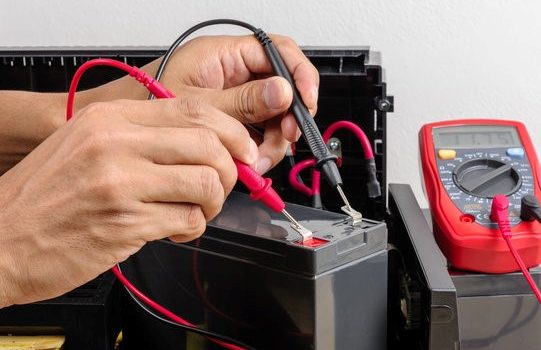 انجام کالیبراسیون برای افزایش عمر باتری یو پی اس
